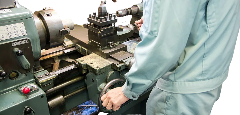 旋盤作業の様子